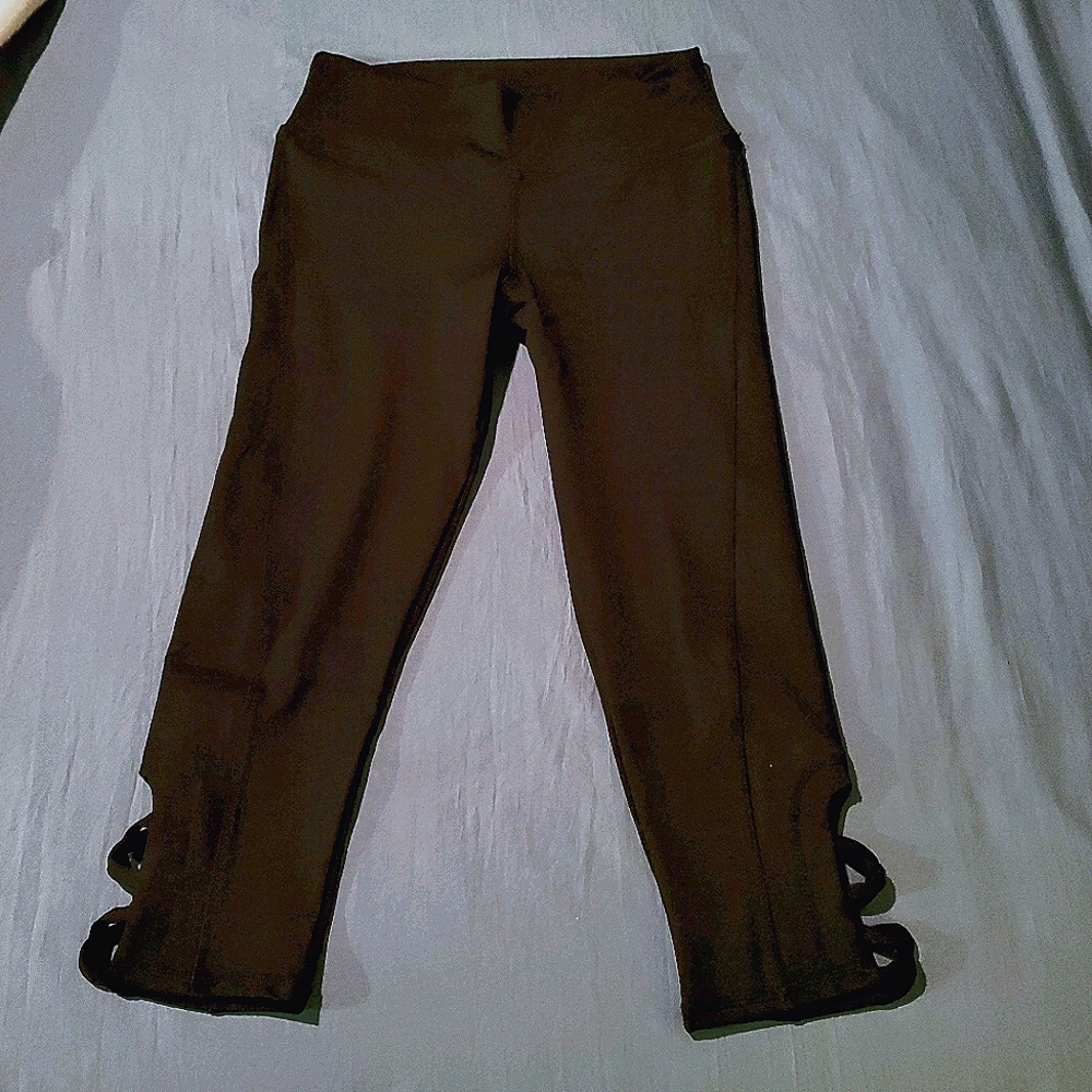 NWT The Free Yoga Capri Leggings with ankle detail